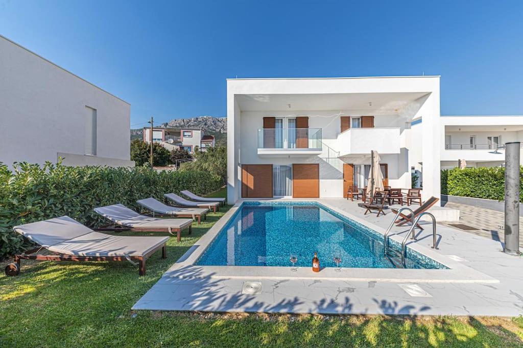 Luxury Villa Tina With Private Heated Pool Каштела Экстерьер фото